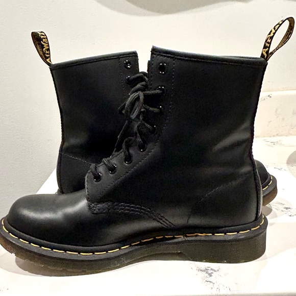 NWOT Dr. Martens 1460 Boot Women’s Size: 8 Color: Black - Picture 6 of 13